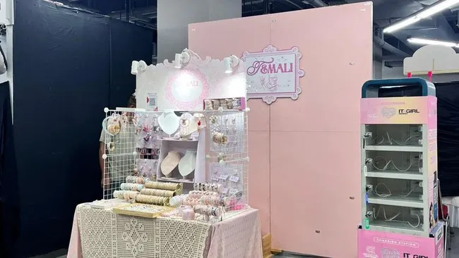 Geliat Bisnis Cireng Asik dan Gelang Temali Dinda di Era Marketplace