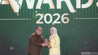 Karmila Sari Raih Penghargaan Legislator Peduli Pendidikan dan Perempuan di detikSumatera Awards 2026