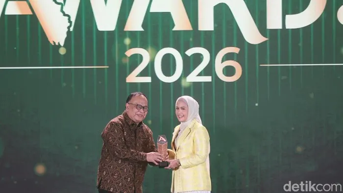 Karmila Sari Raih Penghargaan Legislator Peduli Pendidikan dan Perempuan di detikSumatera Awards 2026