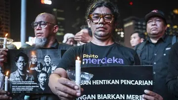 Rajut Doa dan Asa untuk 5 Jurnalis Hilang di Selat Sunda
