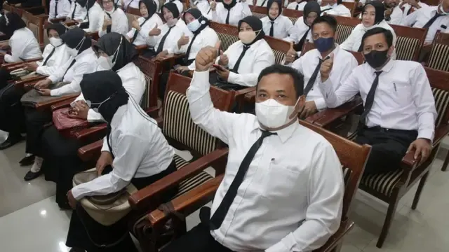 Guru PPPK Bisa Jadi CPNS Mulai 2027, Ini Mekanismenya