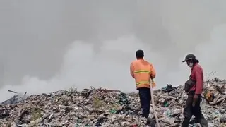 Kebakaran Melanda TPA Dengung Lebak, Api Diduga Berasal dari Pembakaran Ilalang
