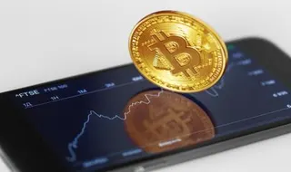 Strategi Investor Kripto Hadapi Fluktuasi Pasar Melalui Aset Likuiditas Tinggi