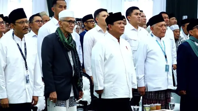 Tiba di Penutupan Muktamar NU, Prabowo Disambut Gus Kikin dan Rais Aam