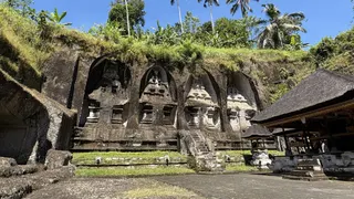 Kisah Sudono Salim, Ritual Gunung Kawi, dan Ekspansi Bisnis Salim Group