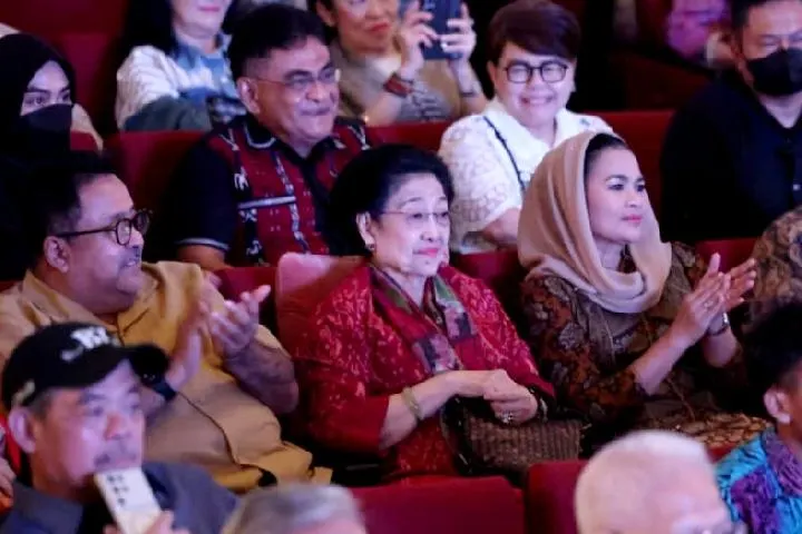Megawati Hadiri Peluncuran Buku Autobiografi Erros Djarot di Gedung Kesenian Jakarta