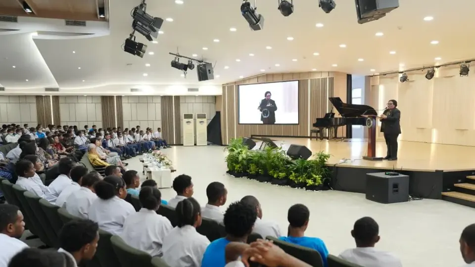 Wamendagri Dorong Anak Papua Punya Cita-Cita Besar