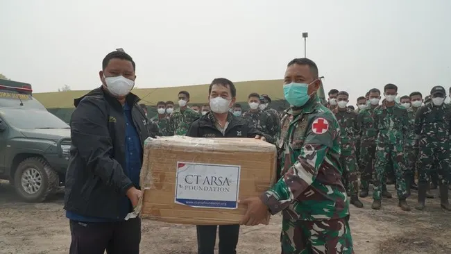 CT ARSA Foundation Dukung Satgas Karhutla Kalteng, Bagi 8.000 Masker
