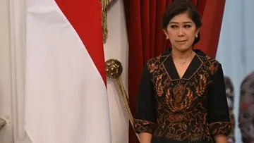 Komdigi Serahkan 15 Ton Bantuan Logistik dan 20 Perangkat Starlink untuk Dukung Penanganan Gempa NTT
