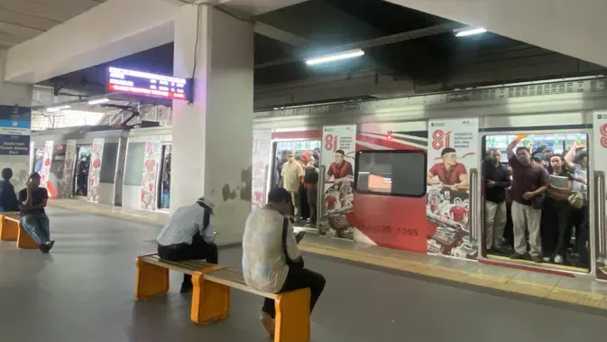Perjalanan KRL Commuter Line Lintas Manggarai-Kampung Bandan Kembali Normal