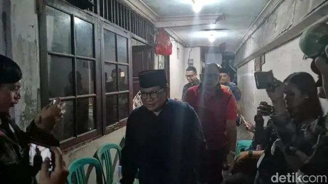 Pramono Melayat ke Rumah Bambang, Korban Tewas Kericuhan 27 Agustus