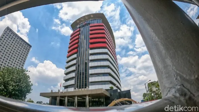 4 Orang Kepercayaannya Jadi Tersangka KPK, Kapan Menteri Nusron Diperiksa?