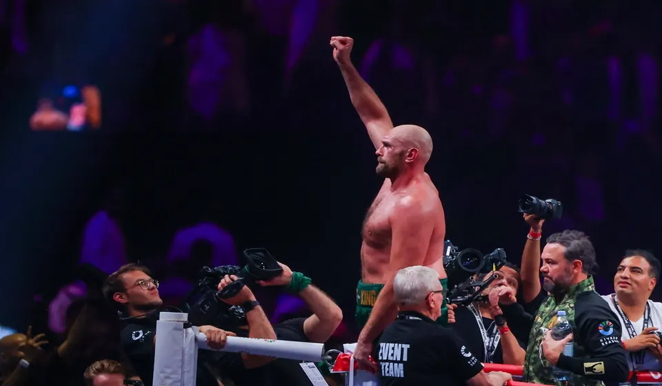 Tyson Fury Isyaratkan Duel Lawan Anthony Joshua Segera Diumumkan