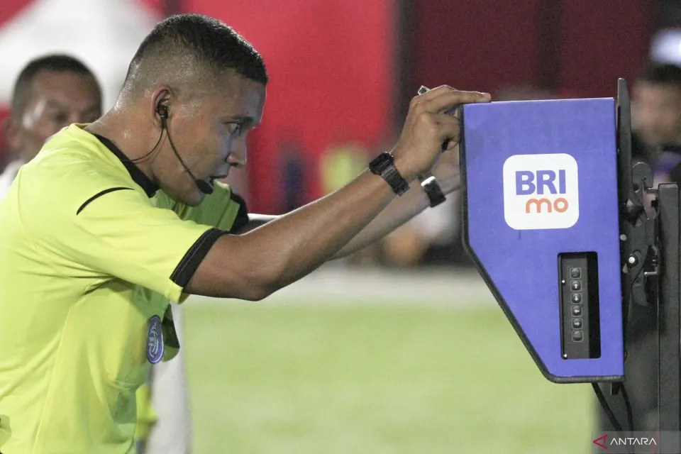 Penerapan Penuh VAR Ubah Wajah Kompetisi Liga 1 Indonesia Musim Ini