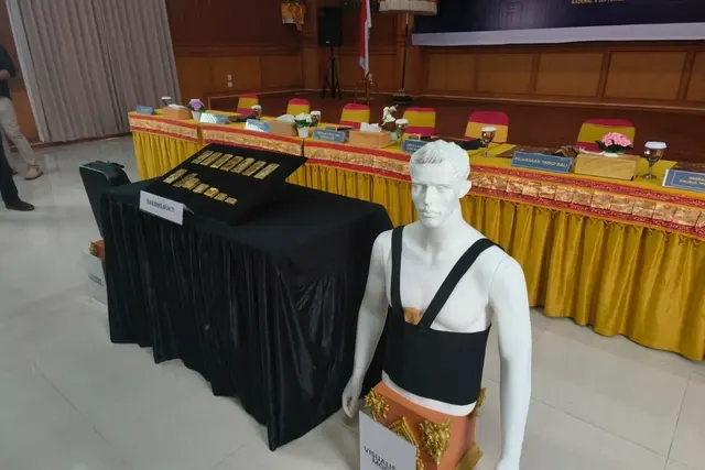 WN China Ditangkap di Ngurah Rai, Selundupkan 10,4 Kg Emas