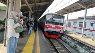 Mobil Tertemper KRL di Karet Jakpus, KAI Pastikan Tak Ada Korban Jiwa