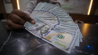 Mengapa Warga Indonesia Semakin Banyak Menyimpan Dolar AS di Tabungan Valas