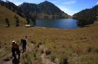Kebakaran Jalur Semeru, 170 Pendaki Masih Terjebak di Ranu Kumbolo