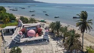 Langkah Aman Menghadapi Dampak Masjid Roboh Pascagempa Magnitudo 7,7 di NTT