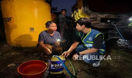 PNM Peduli Salurkan Bantuan Fasilitas Air Bersih dan Kebutuhan Pokok bagi Pengungsi Gempa NTT