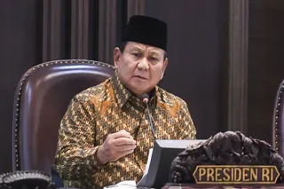 Prabowo Gelar Ratas Virtual, Bahas Gempa NTT-Erupsi Gunung Anak Krakatau