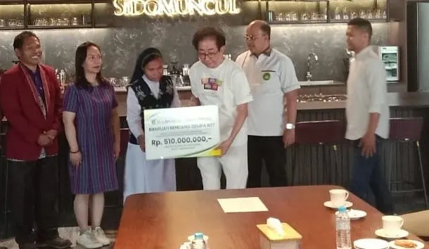 Produsen Jamu Salurkan Bantuan Rp510 Juta untuk Sekolah, Yayasan, dan Masyarakat Adat Korban Gempa NTT