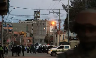2 Tewas, Puluhan Luka dan Hilang Akibat Ledakan Dahsyat di Markas Militer Bolivia