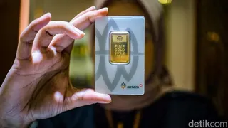 Harga Emas Antam Melemah Rp 33.000 per Gram Selama Sepekan