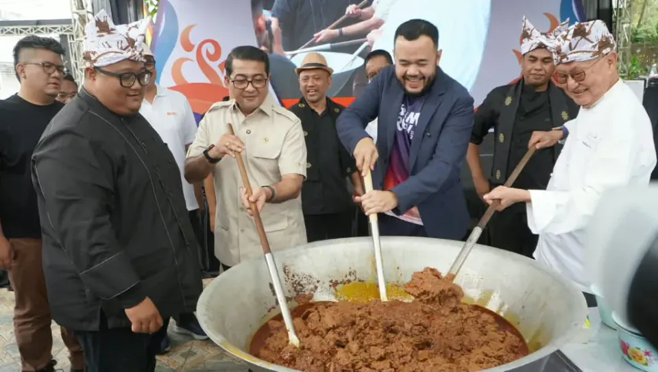 Dukungan Menteri Ekonomi Kreatif untuk Padang Menuju City of Gastronomy UNESCO