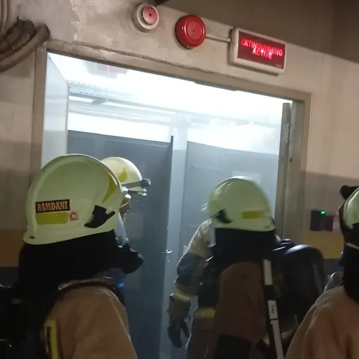 Damkar Padamkan Kebakaran di Gedung Merah Putih KPK